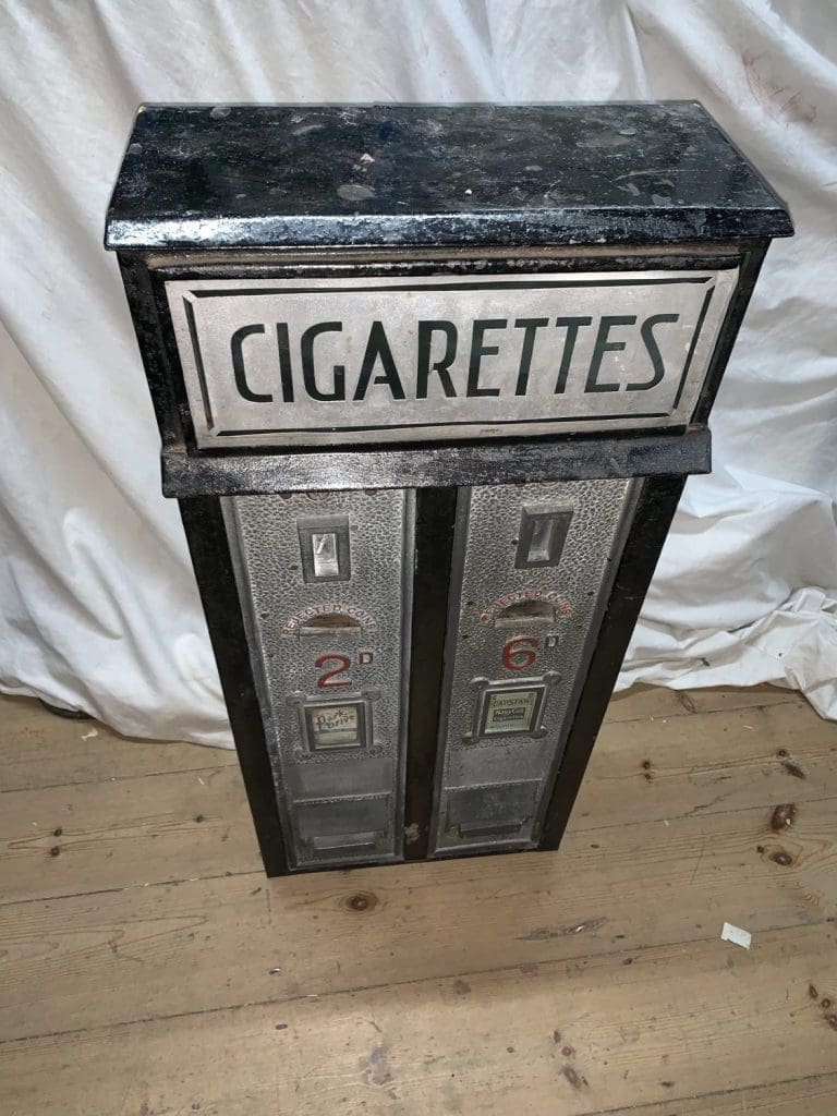 THB4103 Cigarette vending machine wall mounted black metal